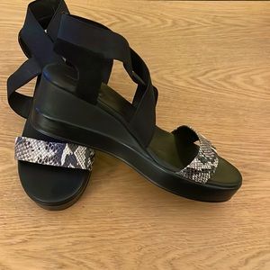 New platform sandal